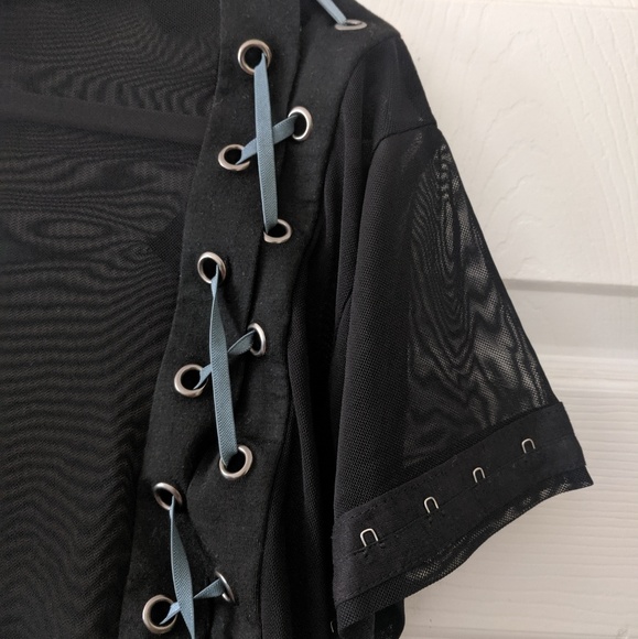 LF Sheer detailed Top - Picture 2 of 6